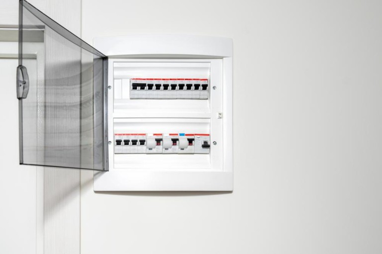Les étapes clés pour réussir votre installation électrique à Mettray
